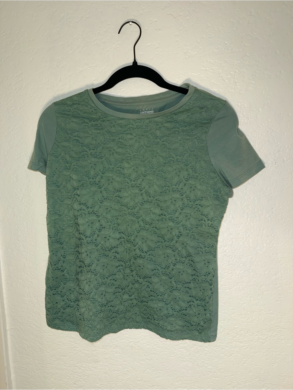 Basic Editions Green Short Sleeve Lace Front Tee